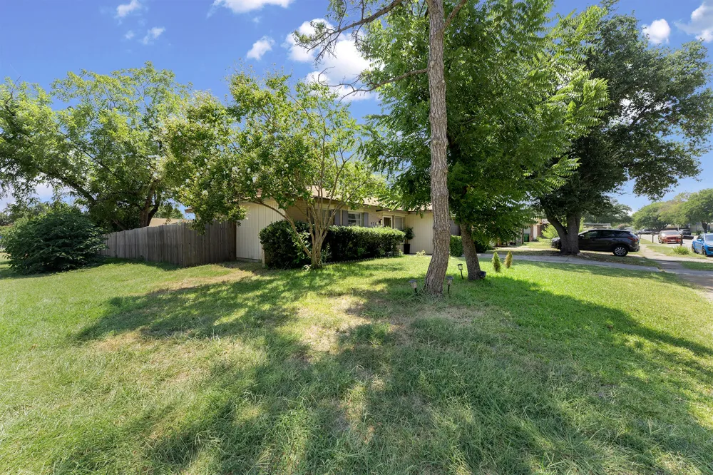 5732 Bonner Drive Haltom City, TX 76148