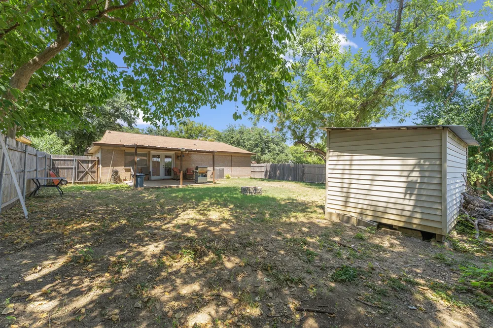 5732 Bonner Drive Haltom City, TX 76148