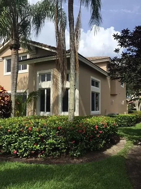 1092 SW 158th Ave Pembroke Pines, FL 33027