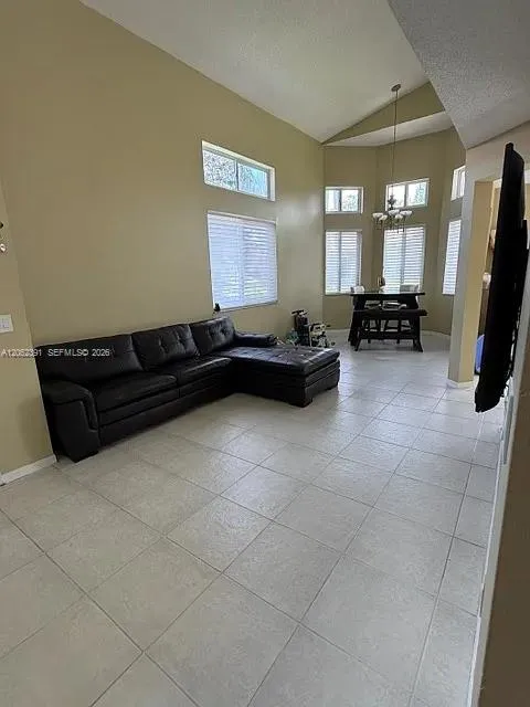 1092 SW 158th Ave Pembroke Pines, FL 33027