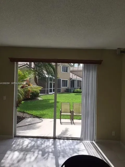 1092 SW 158th Ave Pembroke Pines, FL 33027