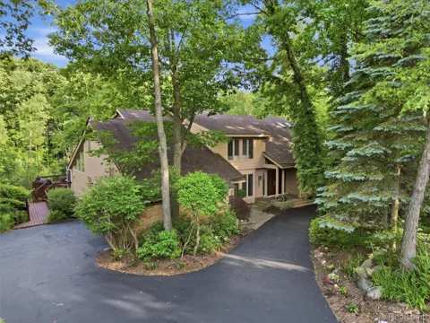 4751 Rolling Ridge Road