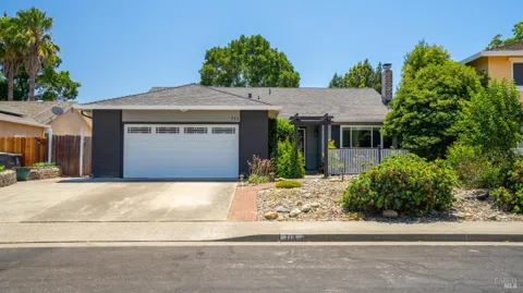 713 Dogwood Circle