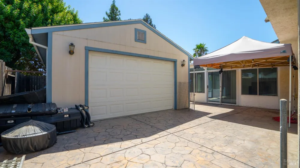 393 Limerick Way Vacaville, CA 95688