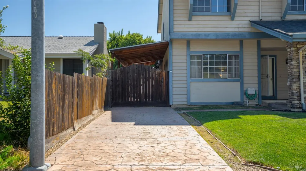 393 Limerick Way Vacaville, CA 95688
