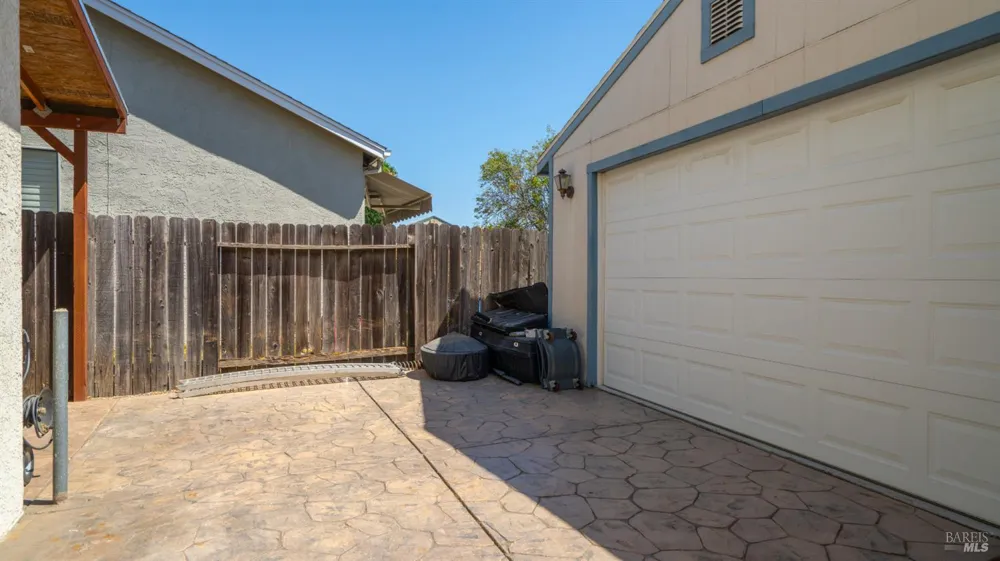 393 Limerick Way Vacaville, CA 95688