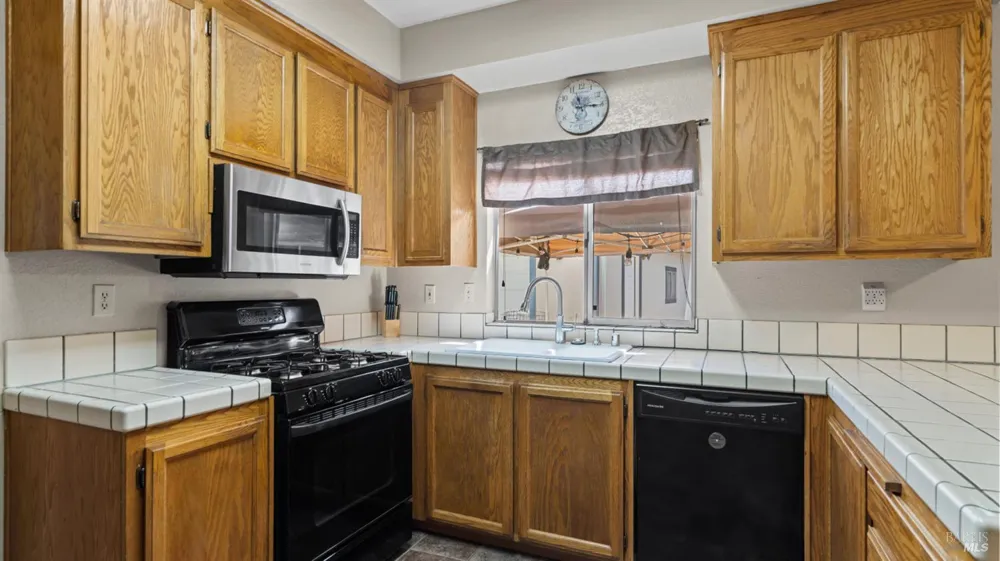 393 Limerick Way Vacaville, CA 95688