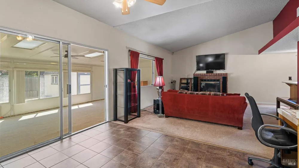 393 Limerick Way Vacaville, CA 95688