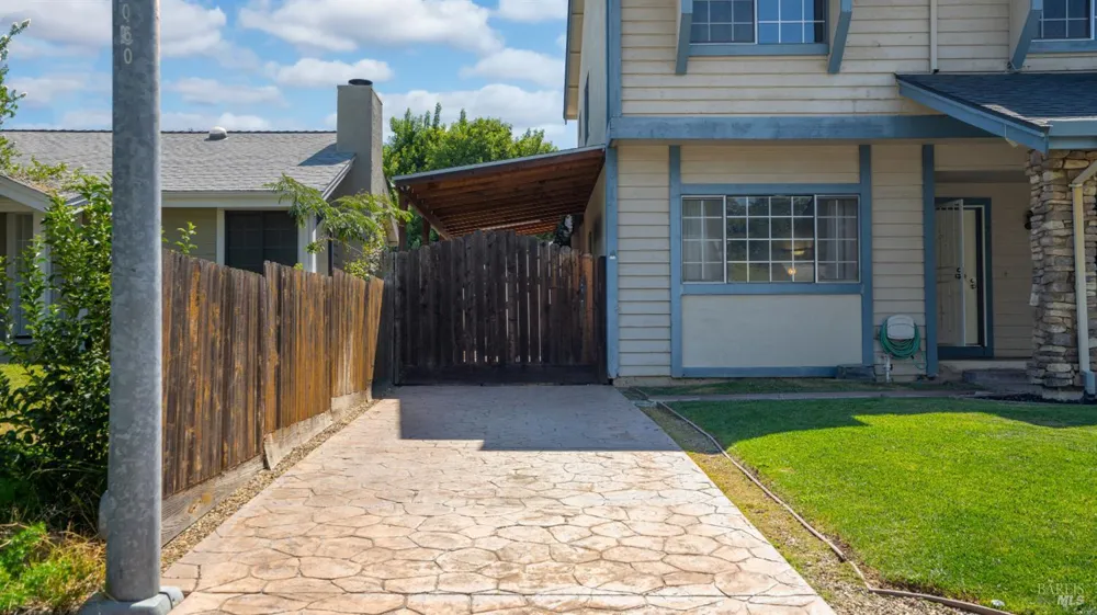 393 Limerick Way Vacaville, CA 95688