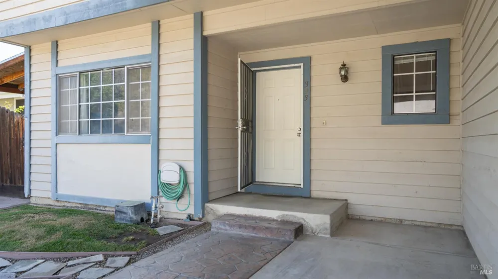 393 Limerick Way Vacaville, CA 95688
