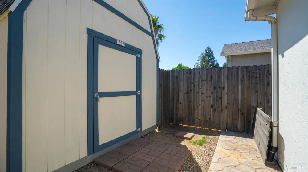 393 Limerick Way Vacaville, CA 95688