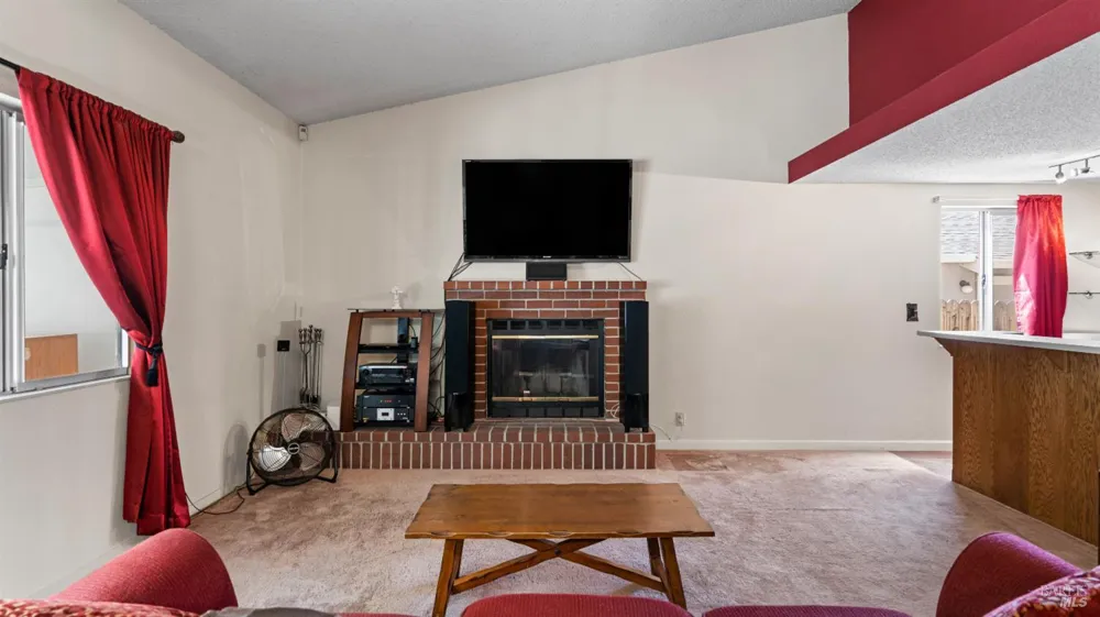 393 Limerick Way Vacaville, CA 95688