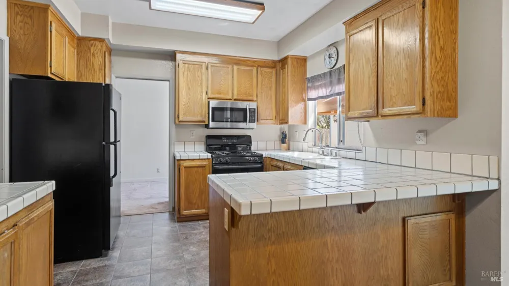 393 Limerick Way Vacaville, CA 95688