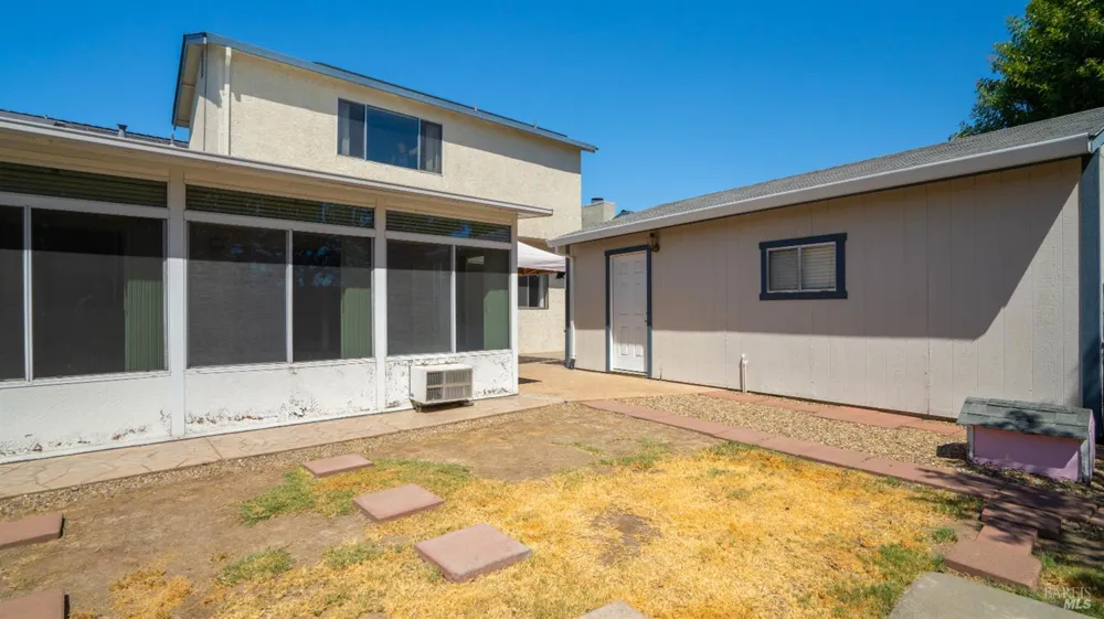 393 Limerick Way Vacaville, CA 95688