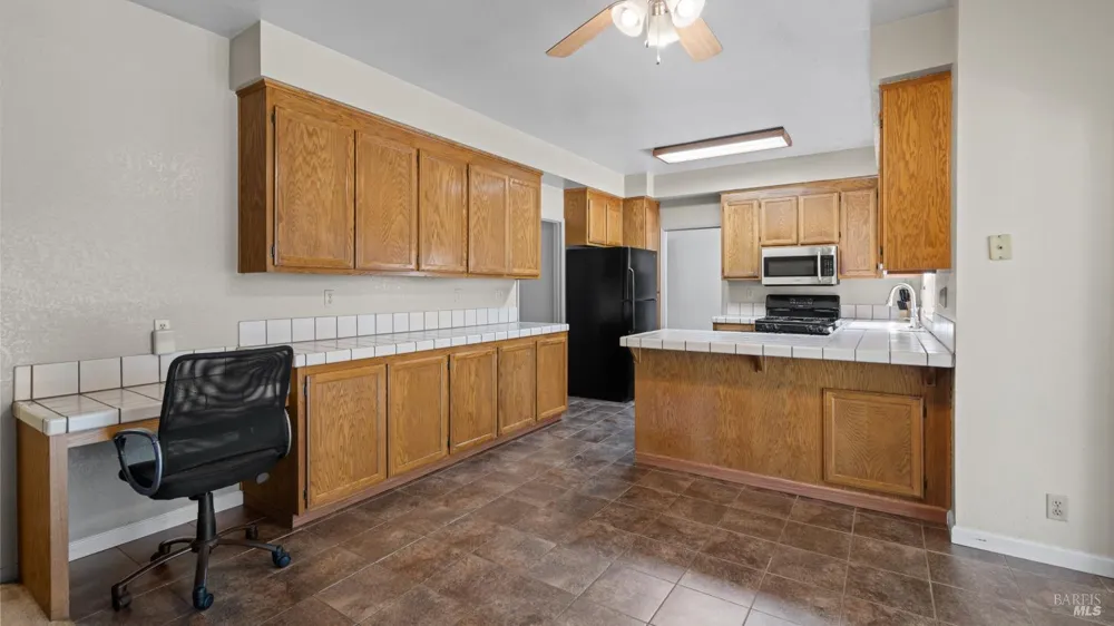 393 Limerick Way Vacaville, CA 95688