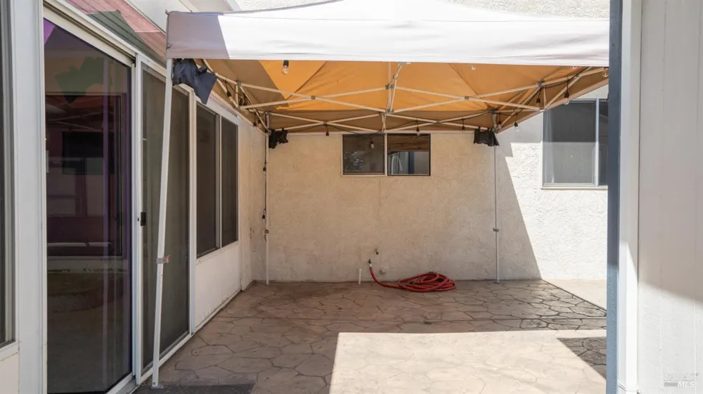 393 Limerick Way Vacaville, CA 95688