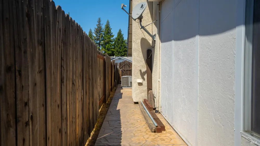 393 Limerick Way Vacaville, CA 95688