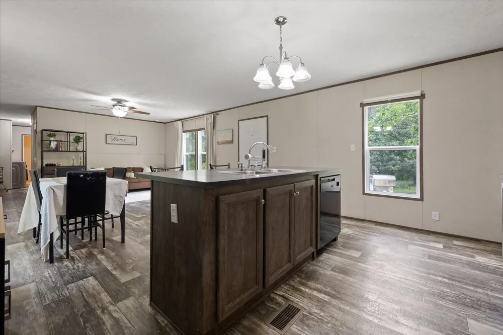 6183 Marie Lane Harrison, TN 37341