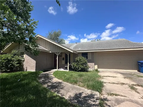 825 Crestview Drive
