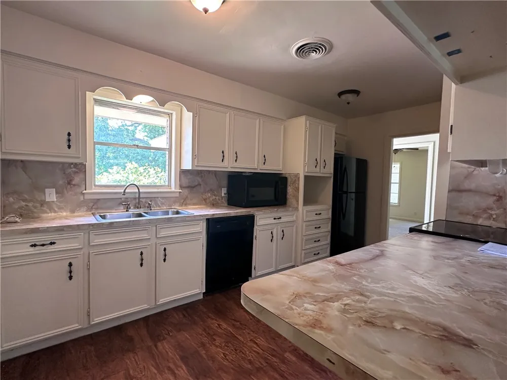 825 Crestview Drive Corpus Christi, TX 78412