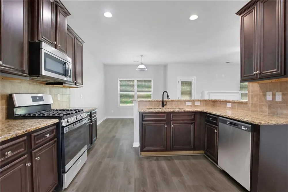 6740 Oak Hill Place Union City, GA 30213
