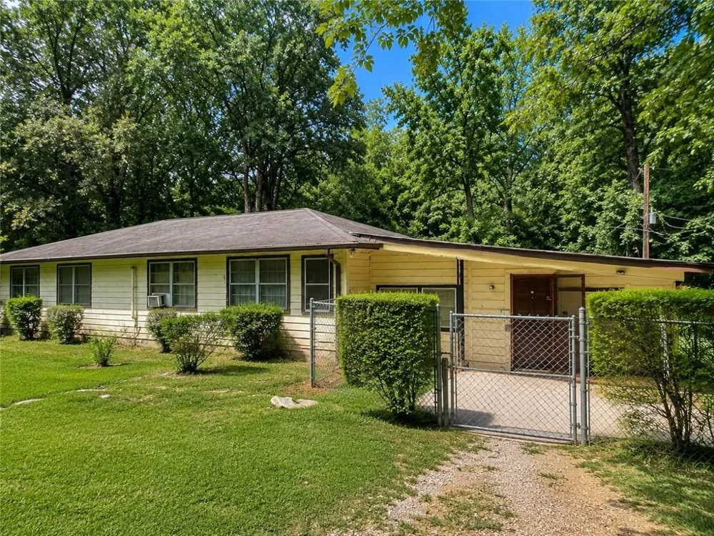 172 Raymond Carson Newnan, GA 30265