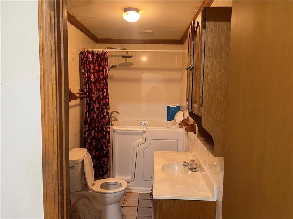 172 Raymond Carson Newnan, GA 30265