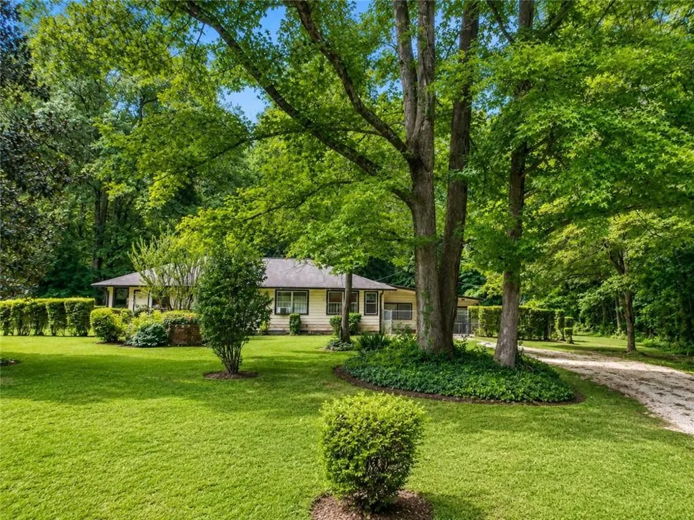 172 Raymond Carson Newnan, GA 30265