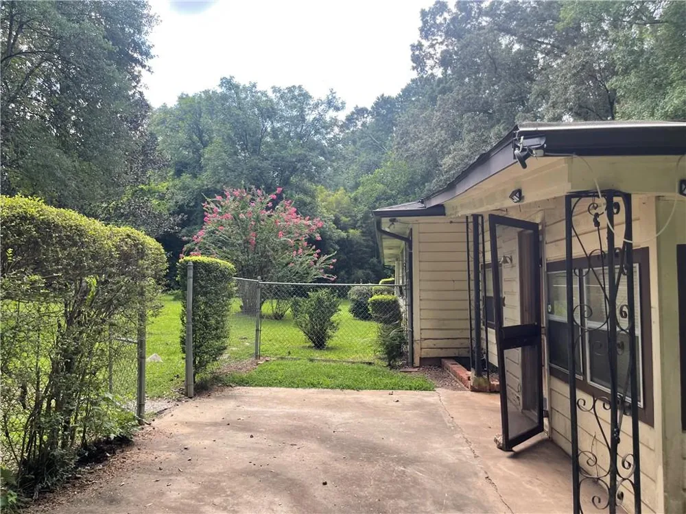 172 Raymond Carson Newnan, GA 30265