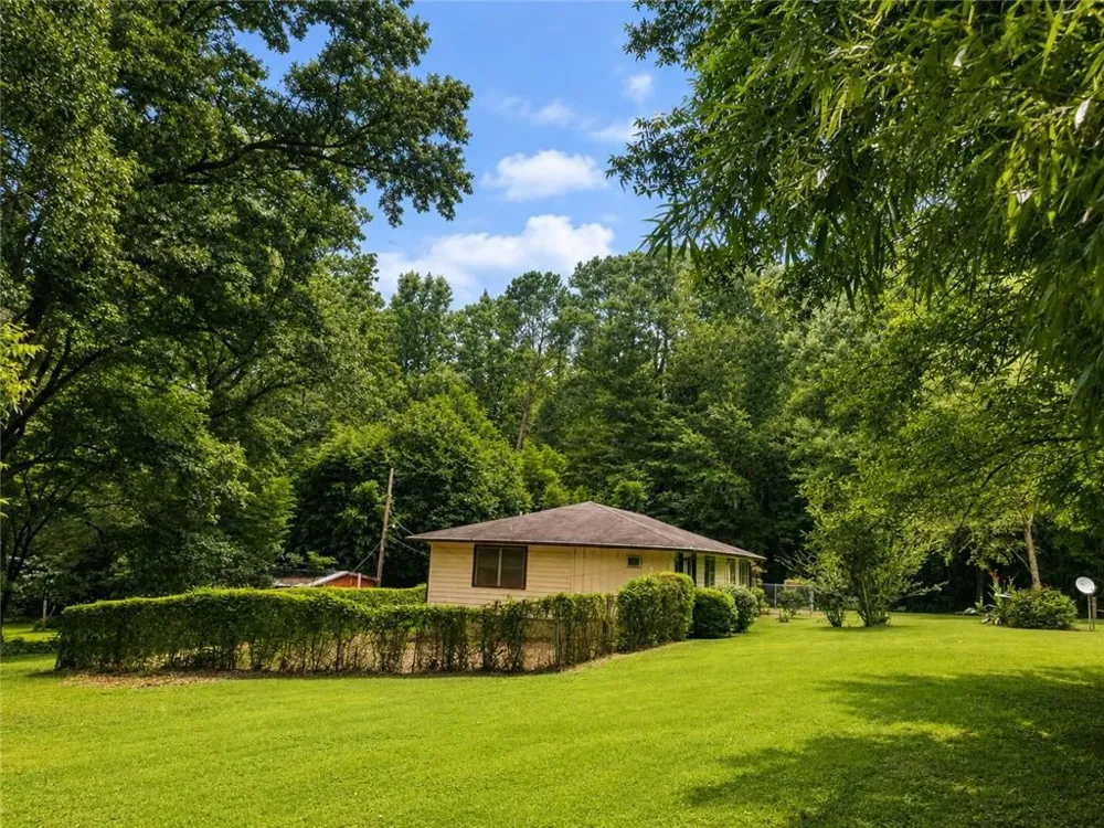 172 Raymond Carson Newnan, GA 30265