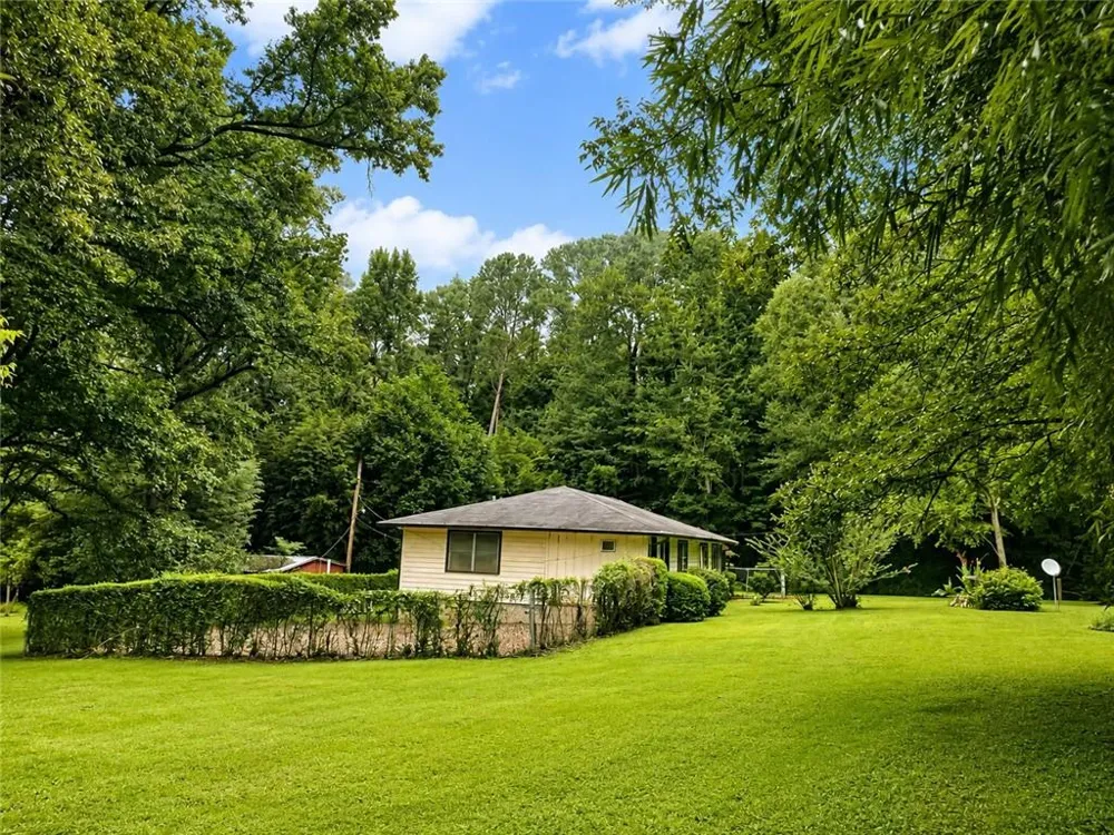 172 Raymond Carson Newnan, GA 30265