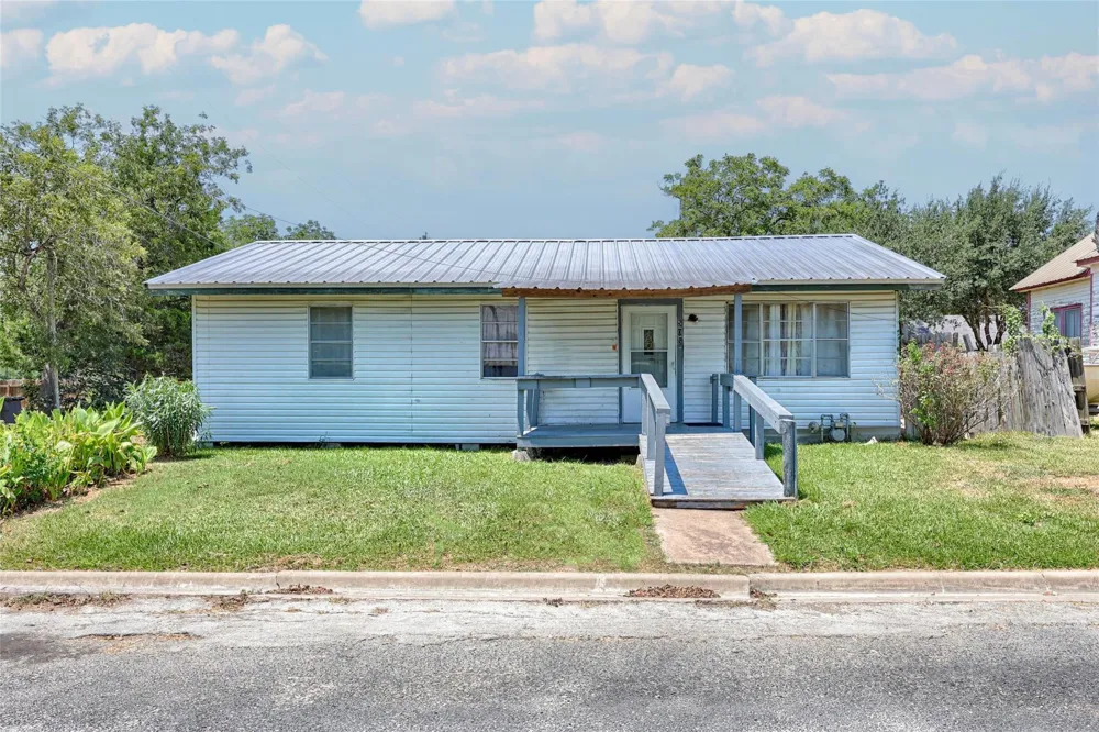 505 Kellett Avenue Schulenburg, TX 78956