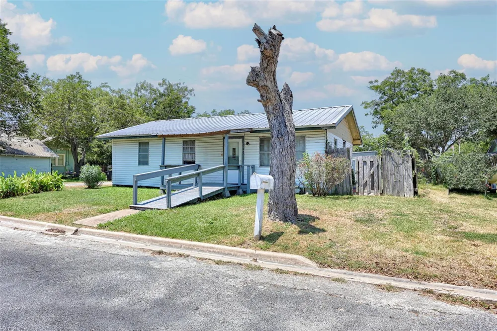 505 Kellett Avenue Schulenburg, TX 78956