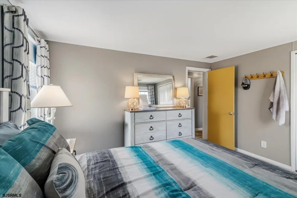 12 Ocean View Dr Ocean View, NJ 08230