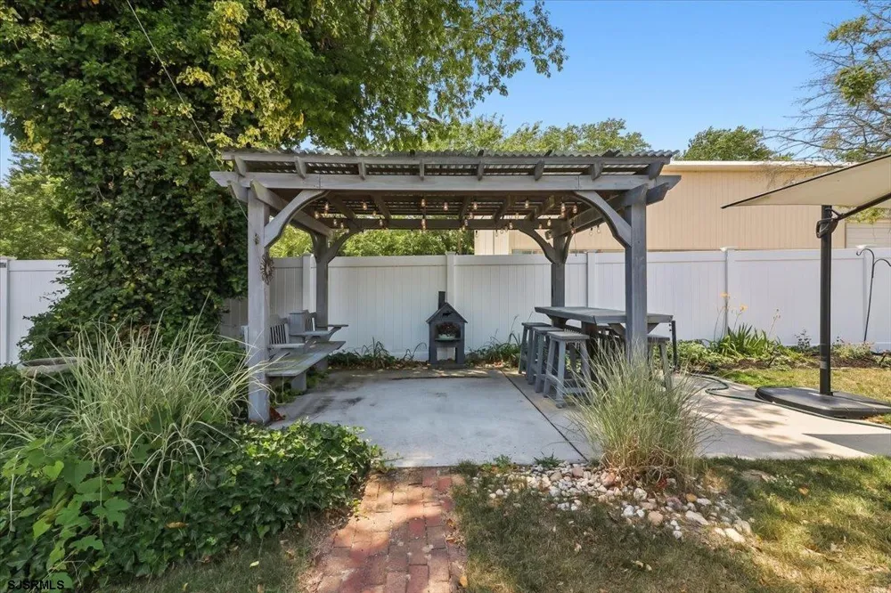 12 Ocean View Dr Ocean View, NJ 08230