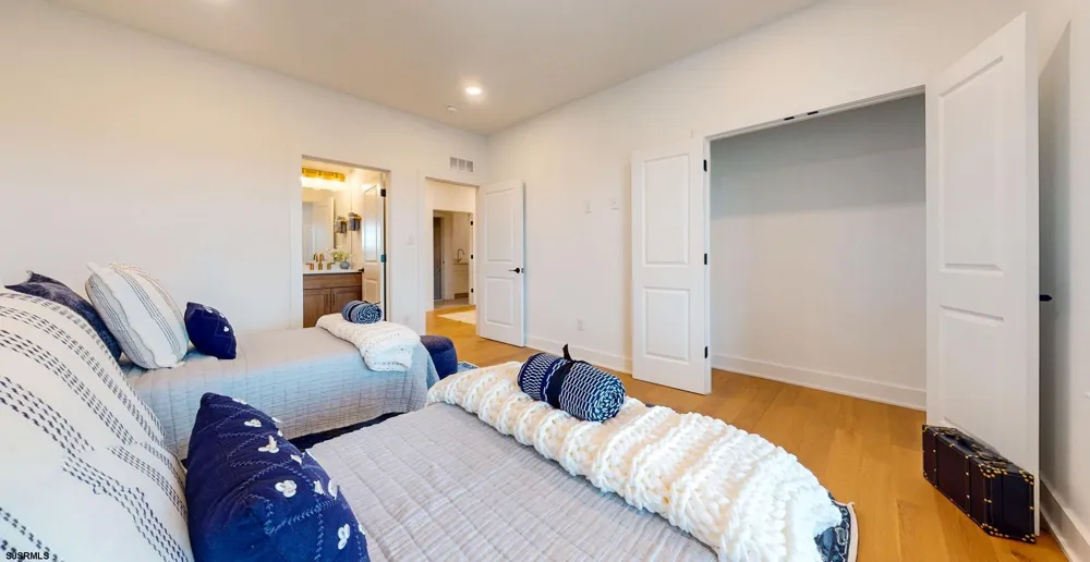 32 Creek View Ln Linwood, NJ 08221