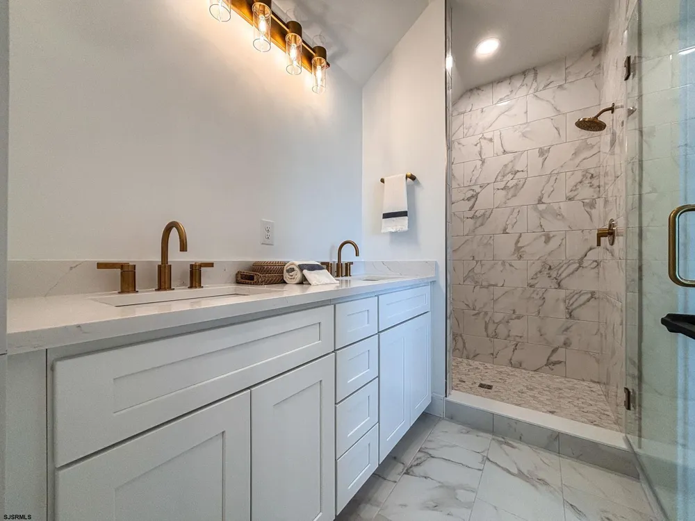 32 Creek View Ln Linwood, NJ 08221