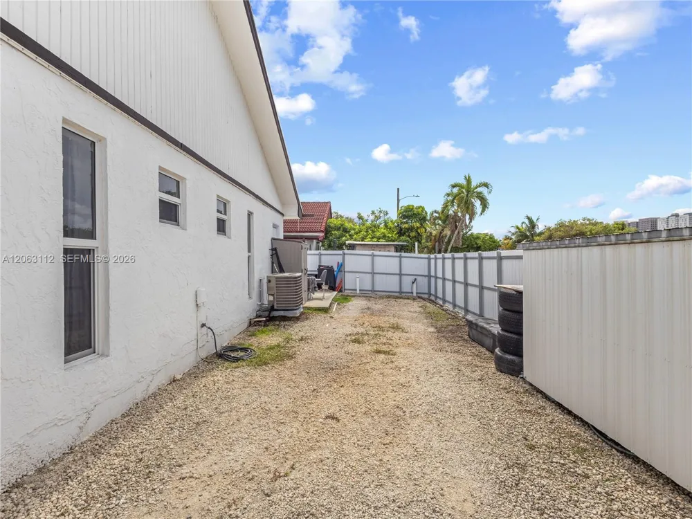 165 SW 113th Ct Sweetwater, FL 33174