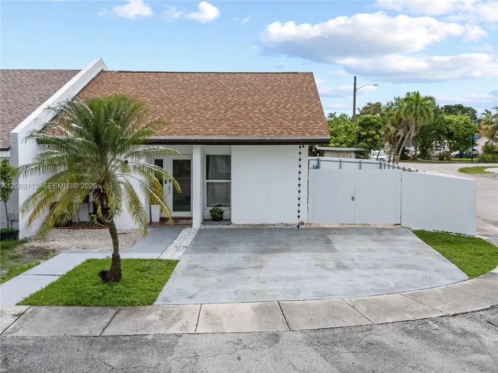 165 SW 113th Ct Sweetwater, FL 33174