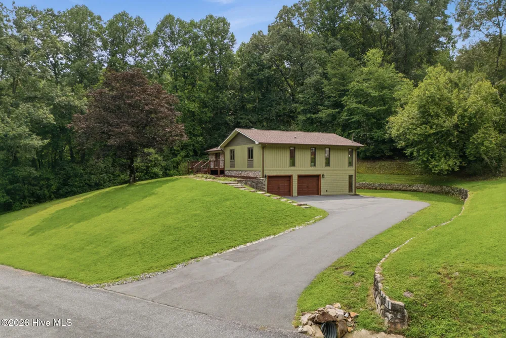 239 Woodland Heights Robbinsville, NC 28771