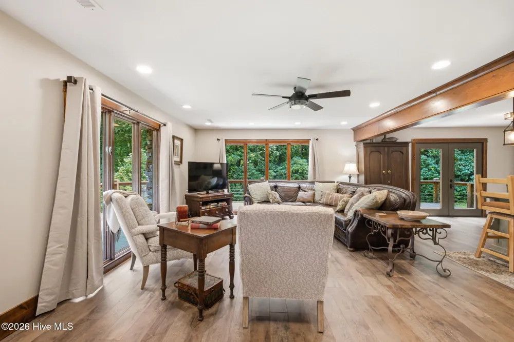 239 Woodland Heights Robbinsville, NC 28771