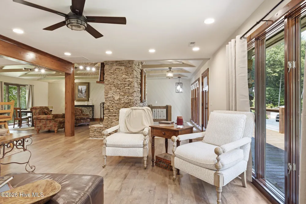 239 Woodland Heights Robbinsville, NC 28771
