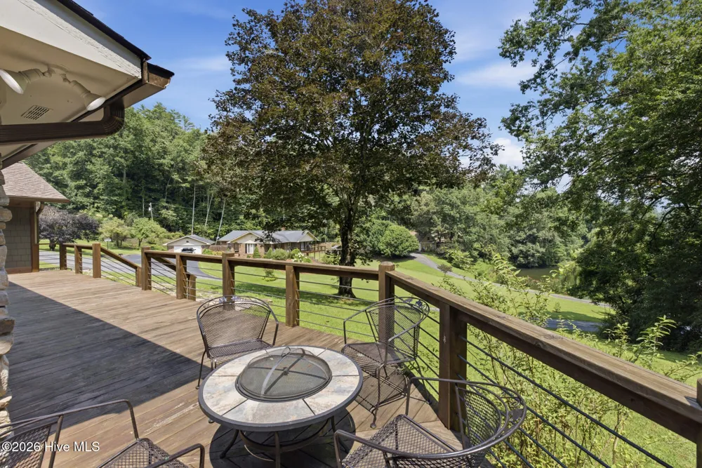 239 Woodland Heights Robbinsville, NC 28771