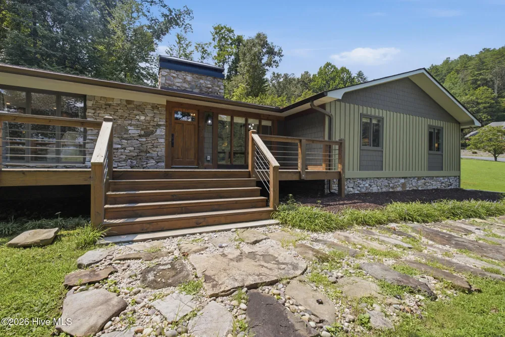 239 Woodland Heights Robbinsville, NC 28771