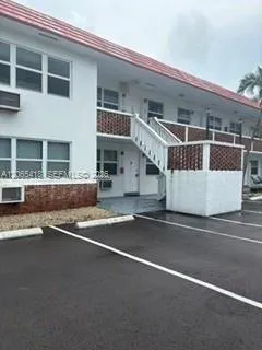 22 SE 3rd Ter #2 Dania Beach, FL 33004