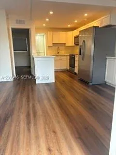 22 SE 3rd Ter #2 Dania Beach, FL 33004