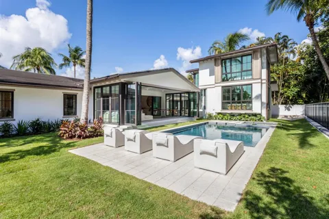 1125 Harbor Drive