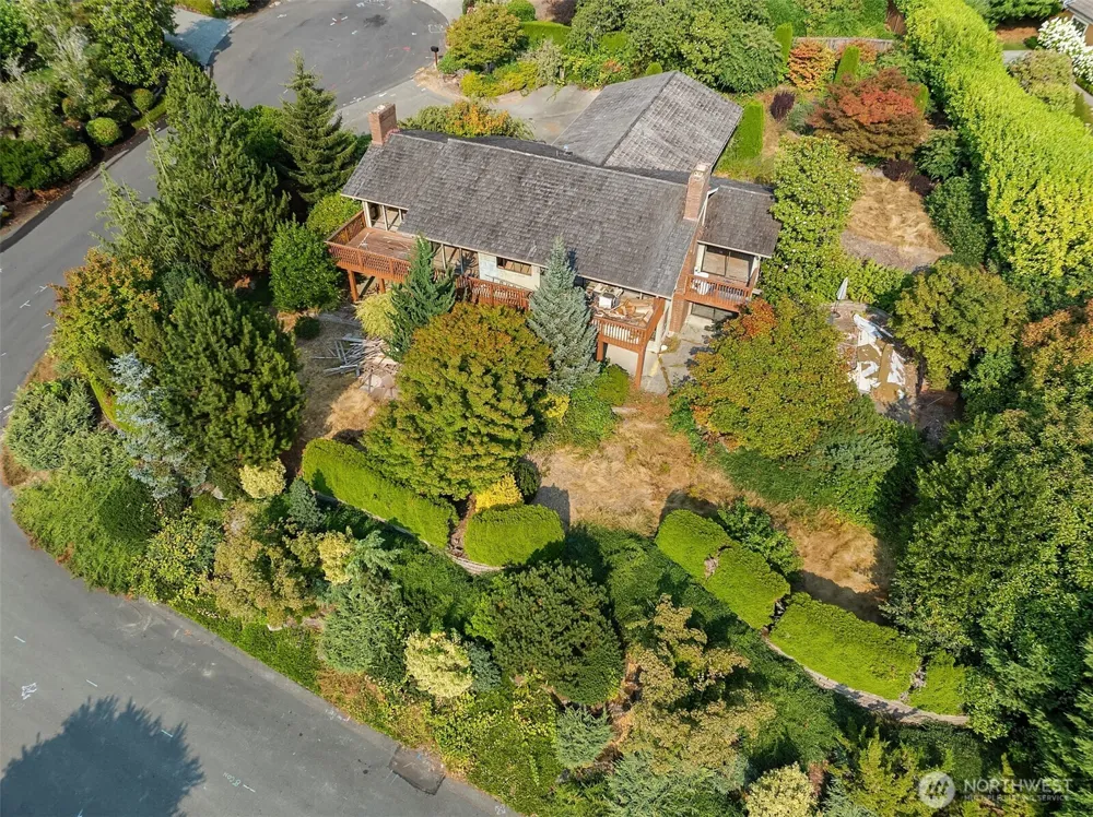 8811 NE 15th Place Clyde Hill, WA 98004