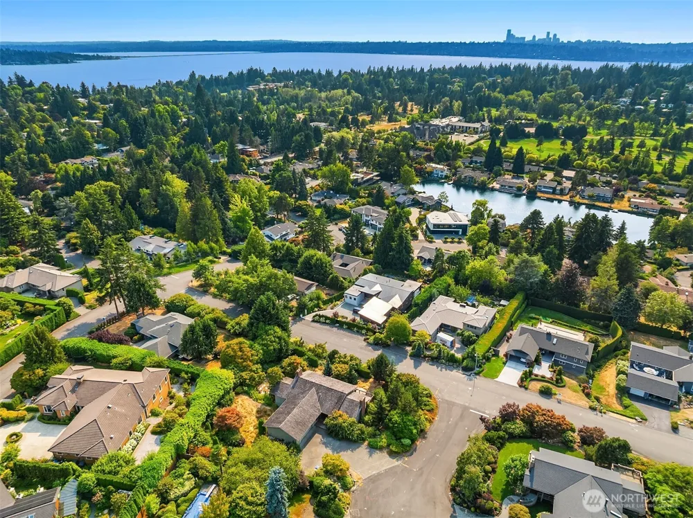 8811 NE 15th Place Clyde Hill, WA 98004
