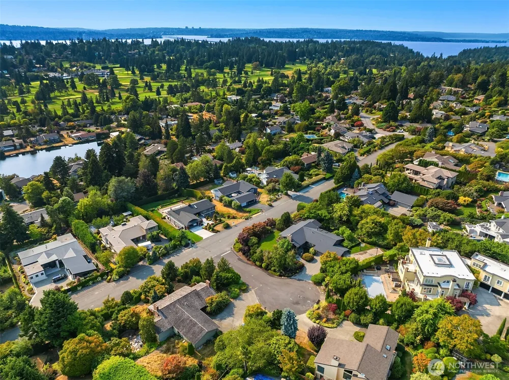 8811 NE 15th Place Clyde Hill, WA 98004